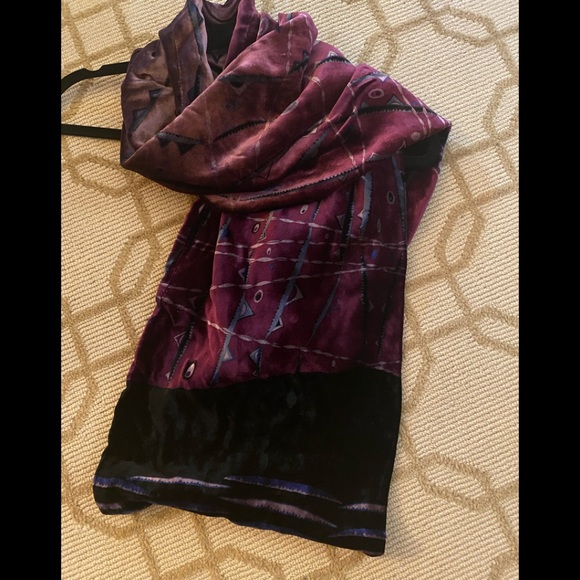 LIBERTY OF LONDON Hand-Painted One-of-Kind Velvet Scarf - Pristine Condition - Picture 3 of 9